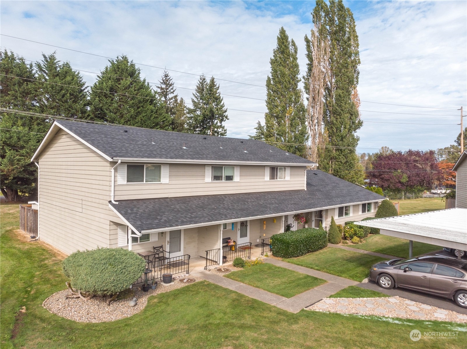 Property Photo: 12404 SE 272nd Place C WA 98030
