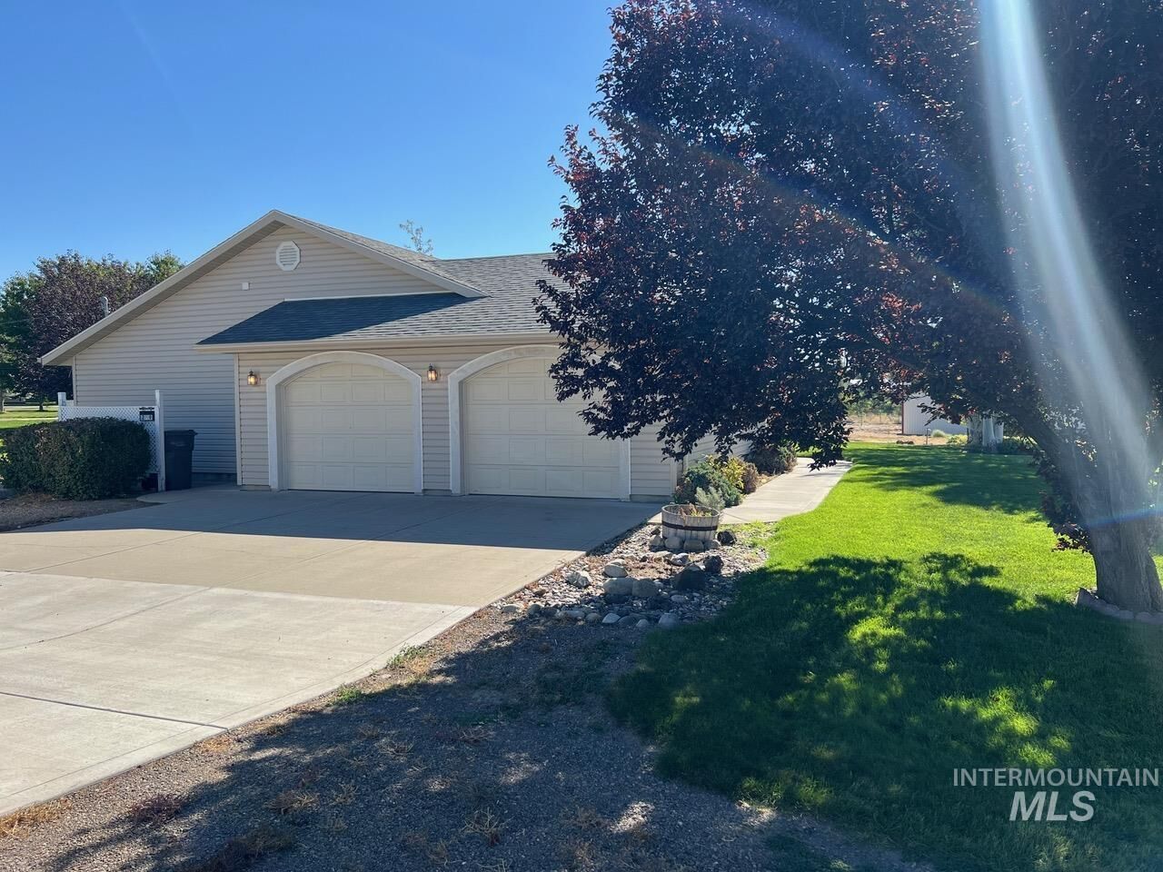 Property Photo:  229 Settlers Way East  ID 83338 