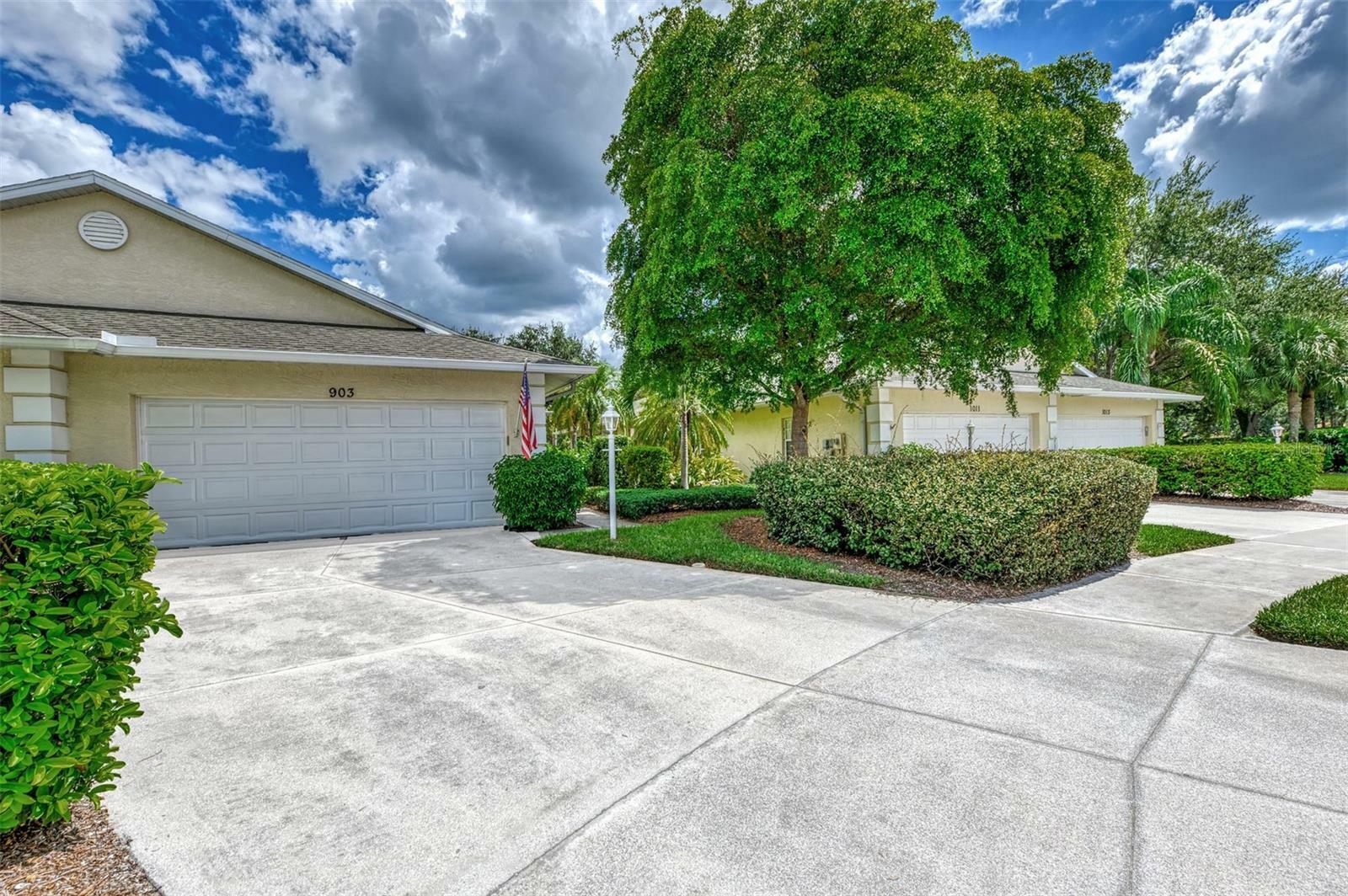 Property Photo:  903 Auburn Cove Circle  FL 34292 