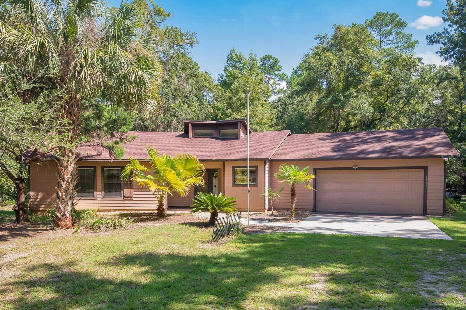 Property Photo: 11311 NE 211th Terrace FL 32694