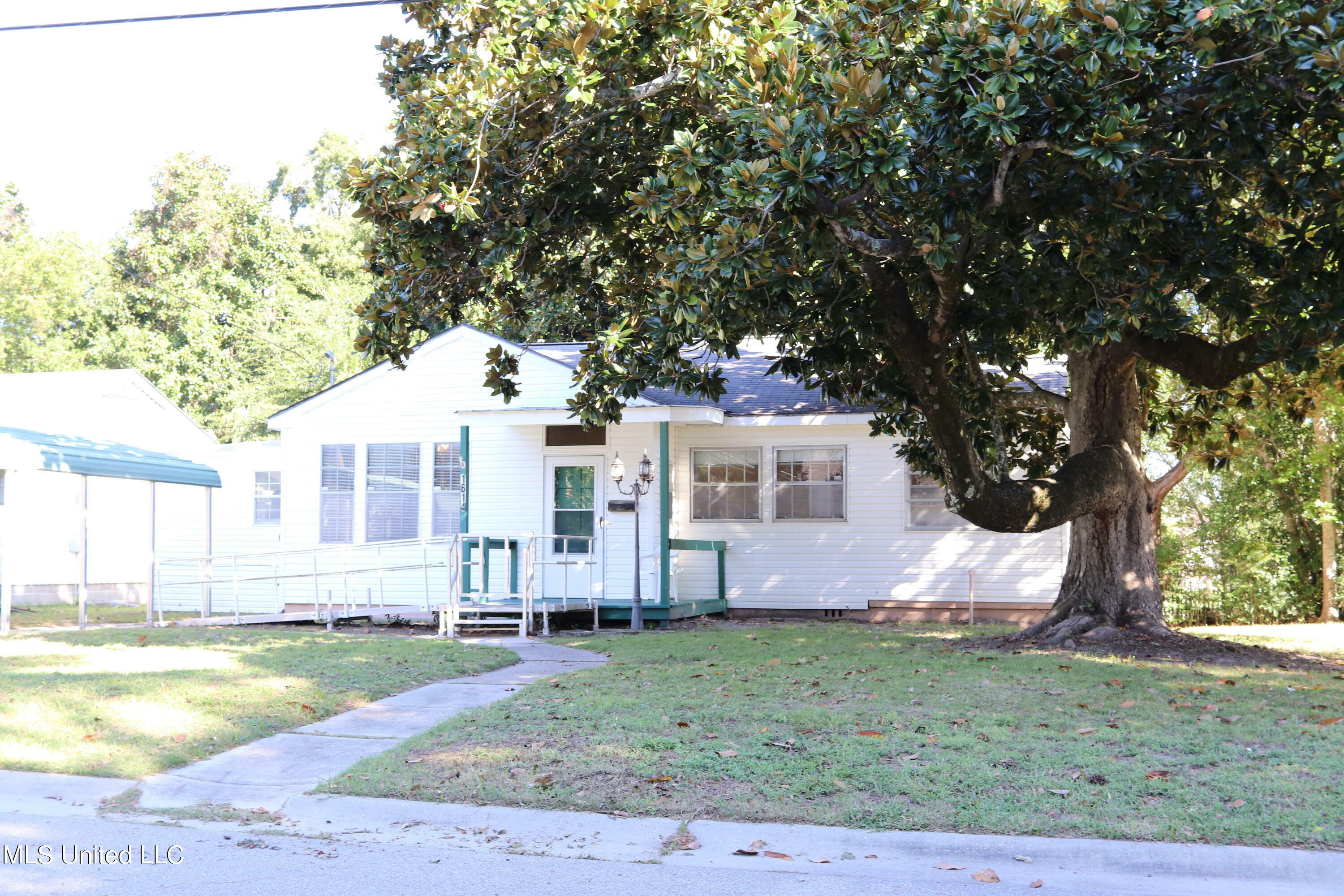 Property Photo:  1614 Hollywood Boulevard  MS 39531 