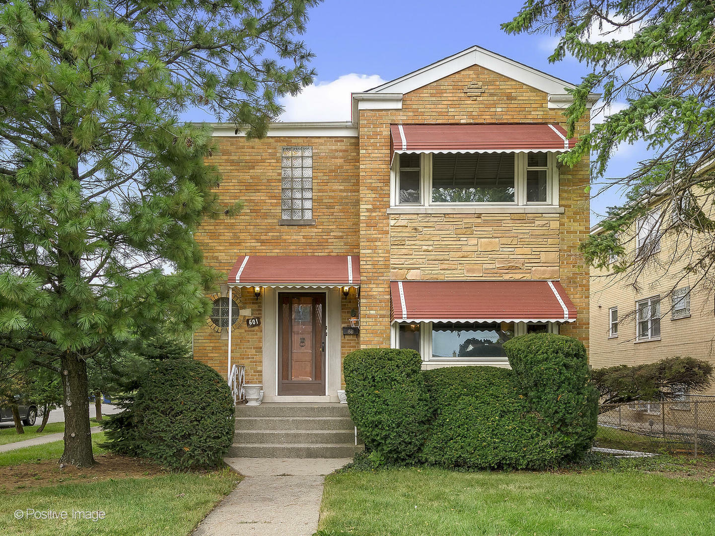 Property Photo:  601 E 31st Street  IL 60526 