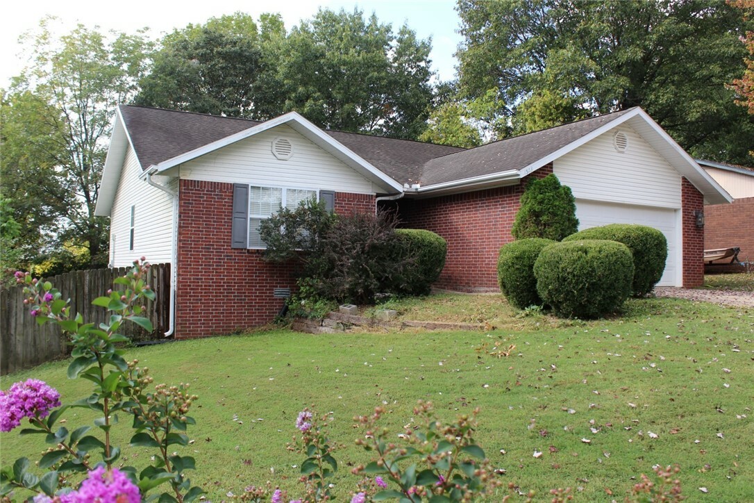 Property Photo:  1573 E Sandy Drive  AR 72701 