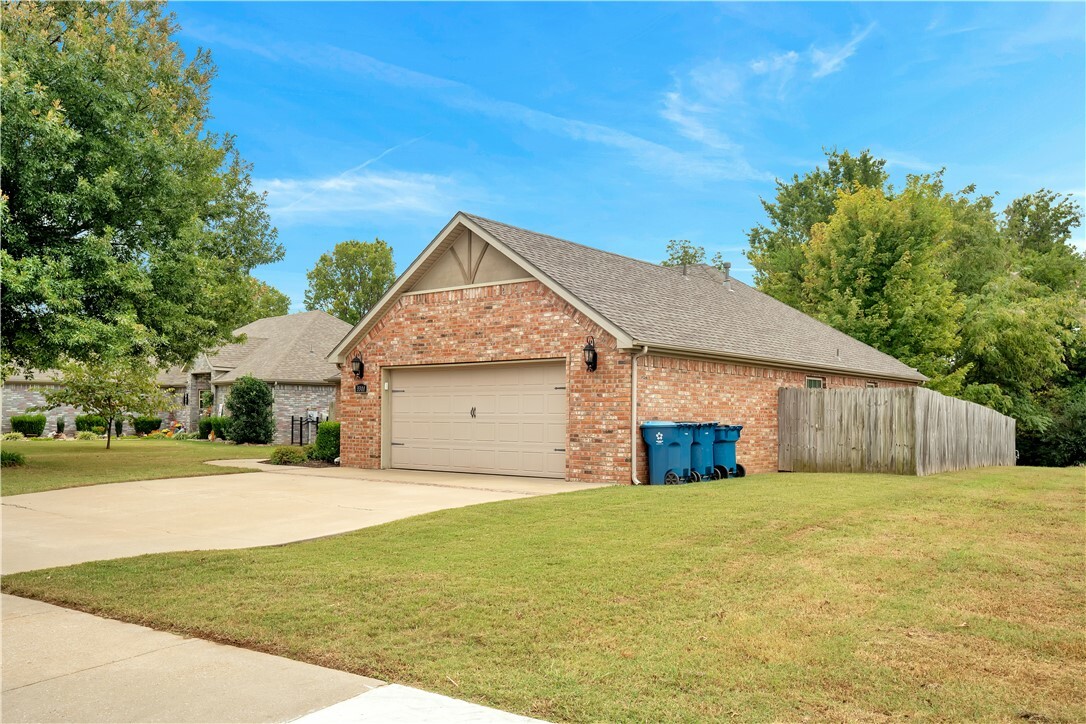 Property Photo:  3301 SW Briar Creek Avenue  AR 72713 