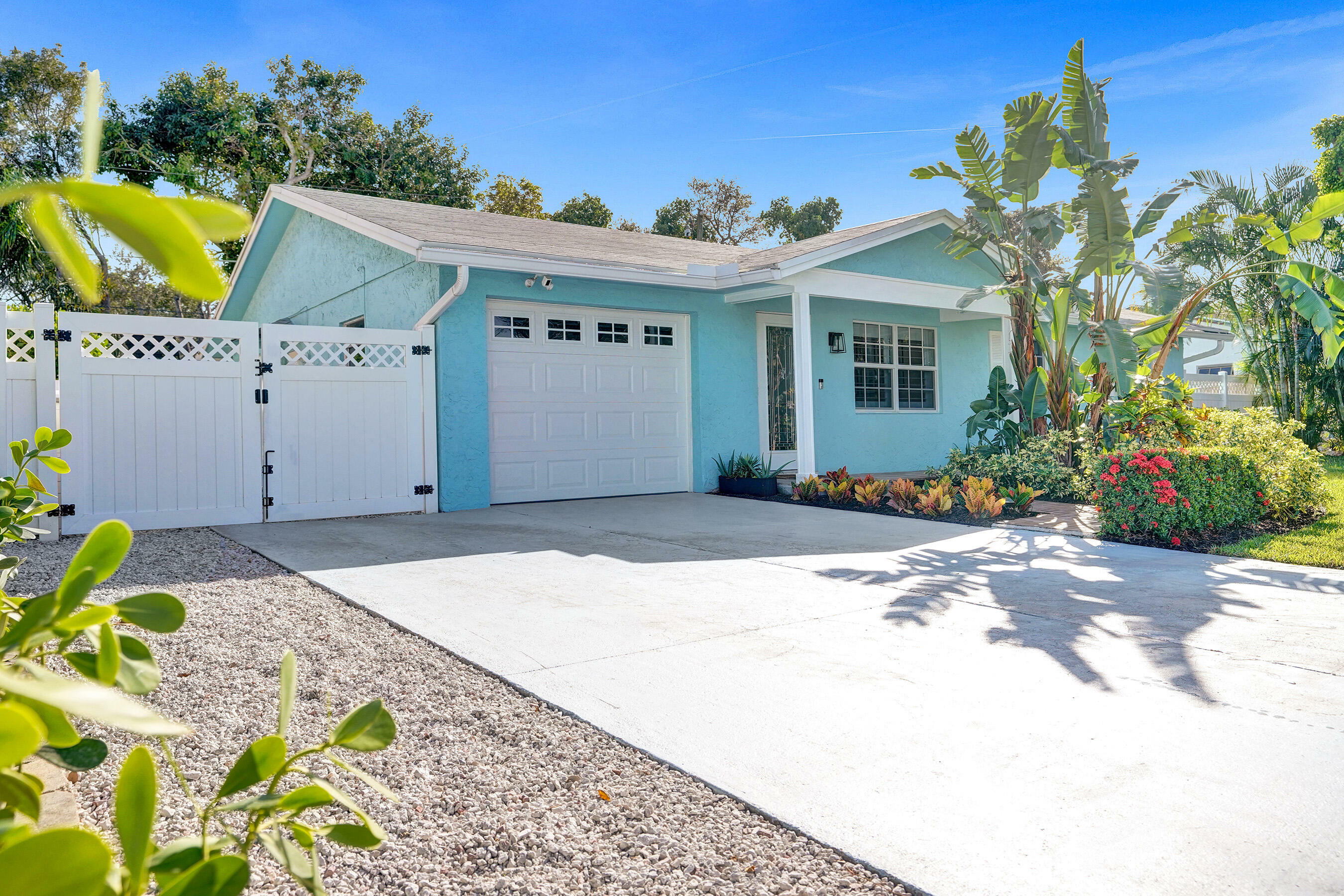 Property Photo:  2587 Jaeger Drive  FL 33444 