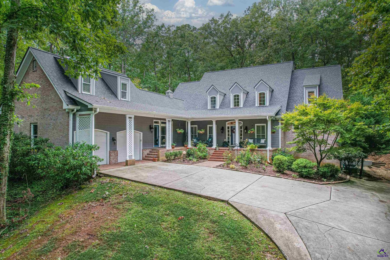 Property Photo:  209 Huntington Court  GA 31210 