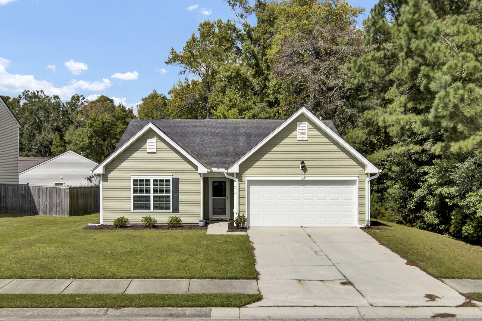 Property Photo: 214 Urbano Lane SC 29445