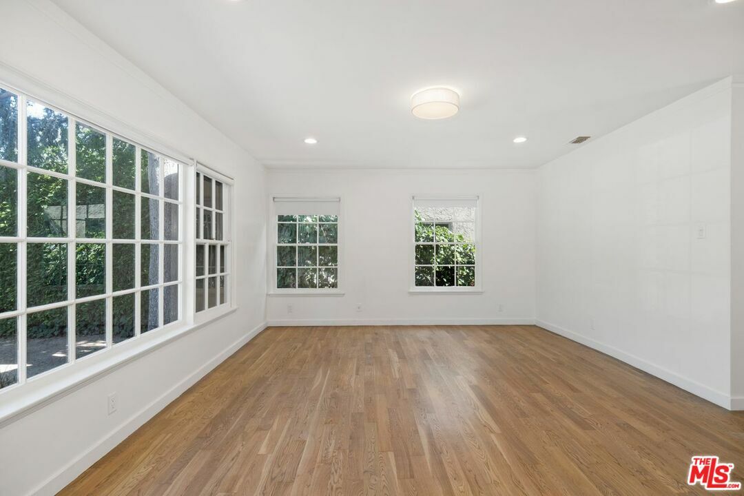 Property Photo:  456  W Lincoln Blvd  CA 90402 