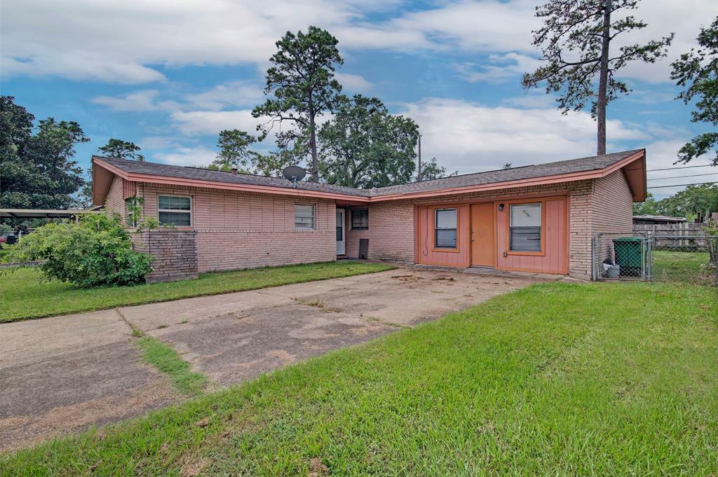 Property Photo:  10407 Royal Oaks Drive  TX 77016 