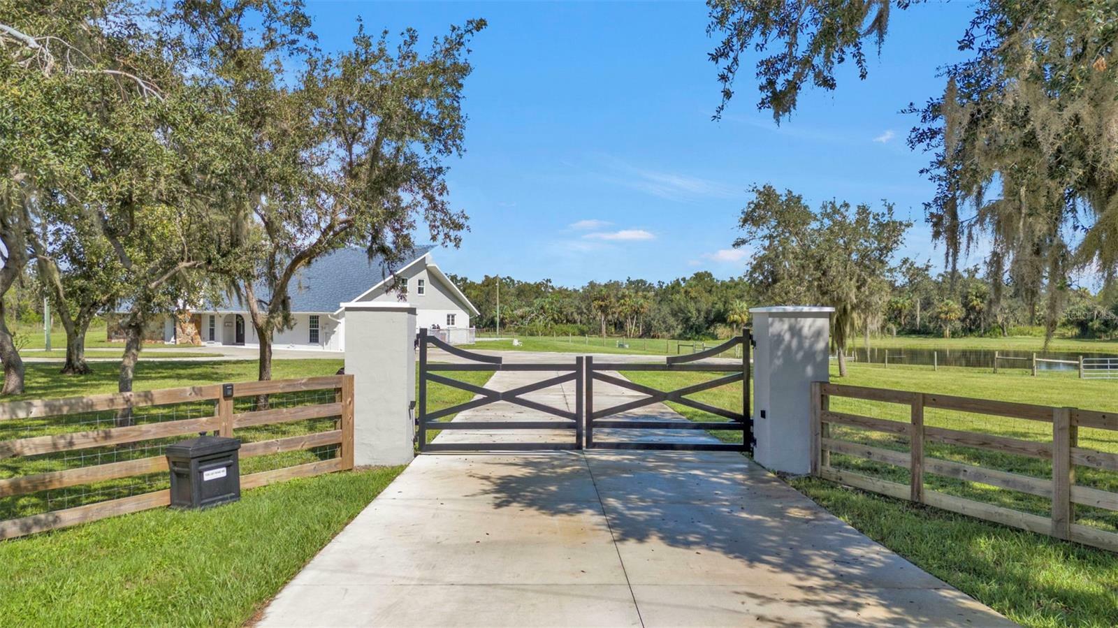 Property Photo:  15300 Water Oak Court  FL 33982 