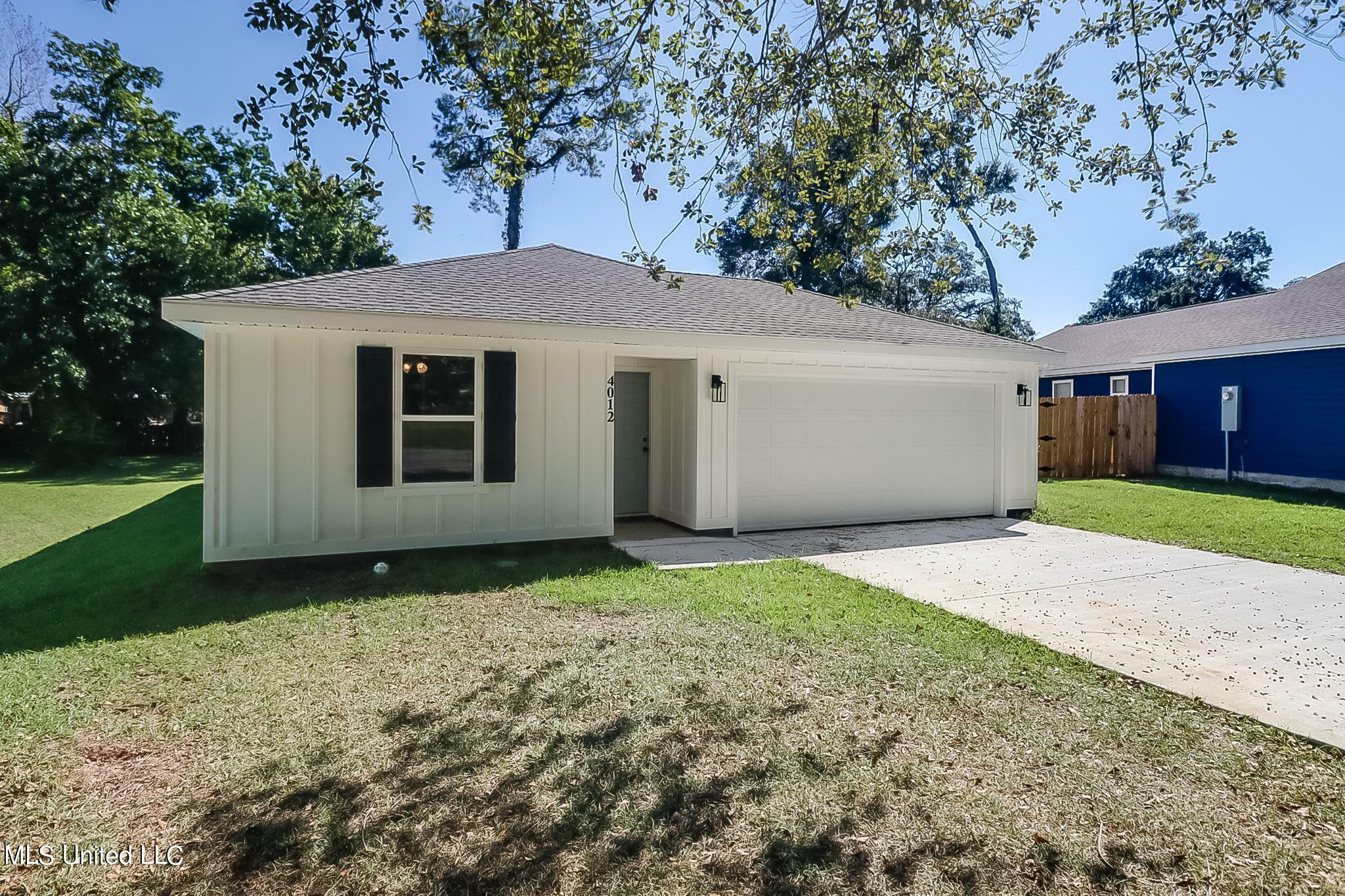 Property Photo:  4012 Southern Oaks Circle  MS 39507 