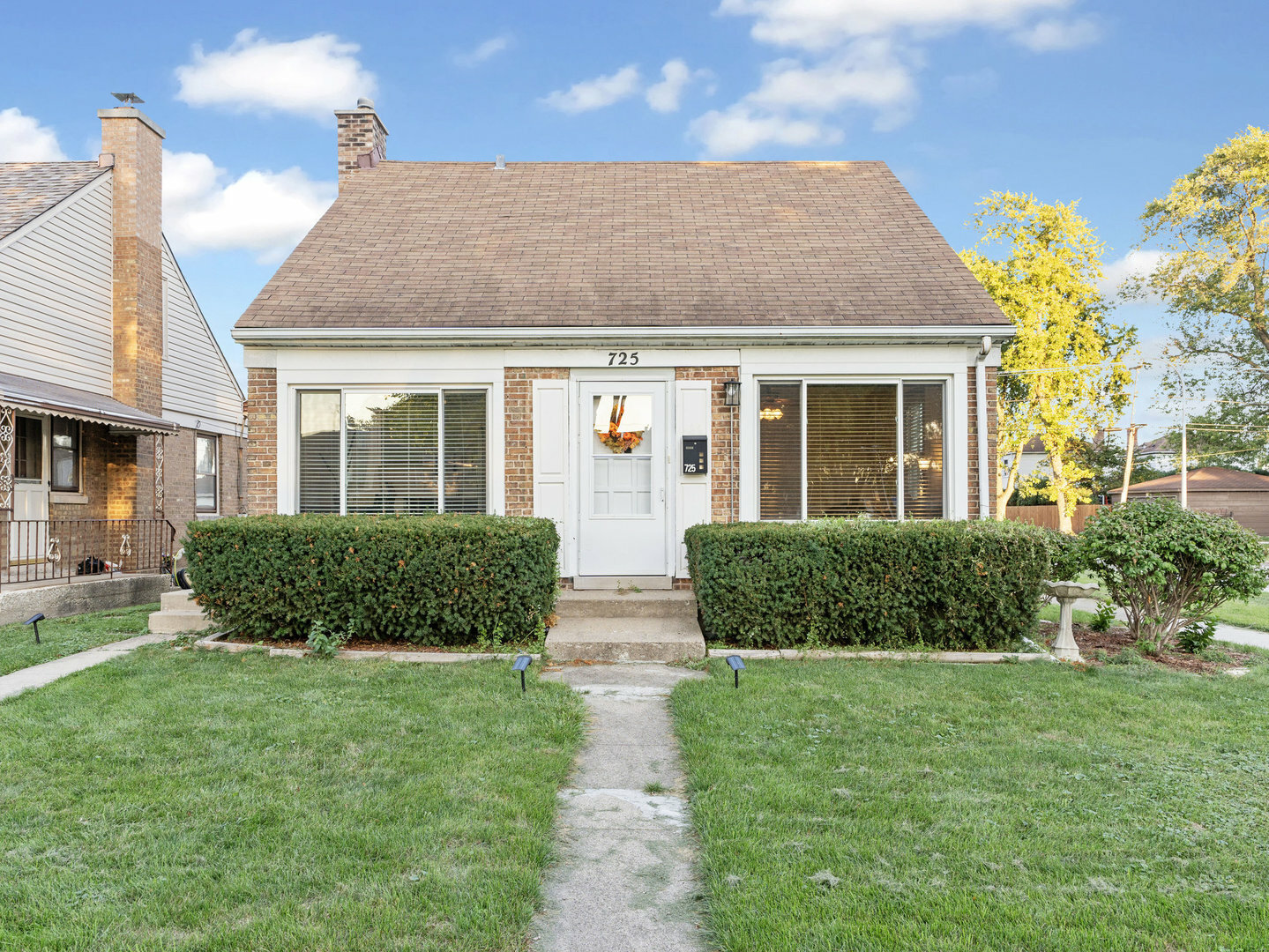 Property Photo:  725 Bristol Avenue  IL 60154 