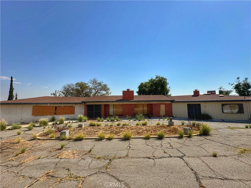 Property Photo:  1084 W Marshall Boulevard  CA 92405 