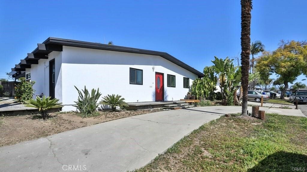 Property Photo: 10927 Homage Avenue CA 90604