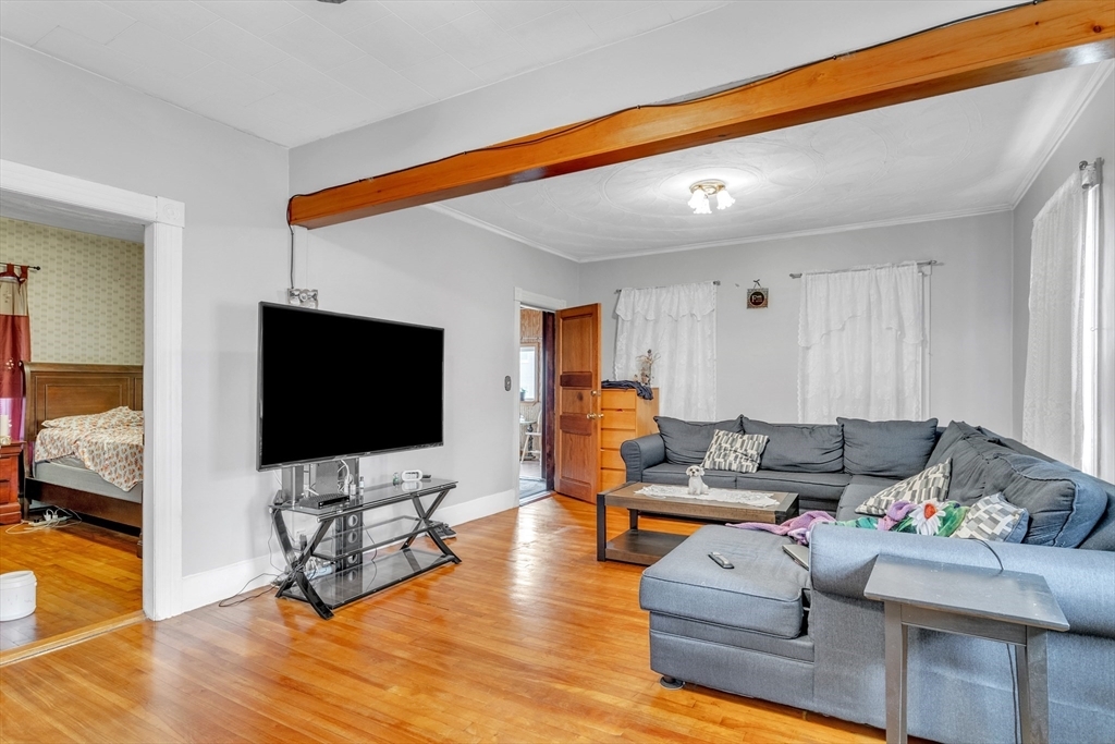 Property Photo:  66 Ward St  MA 01610 