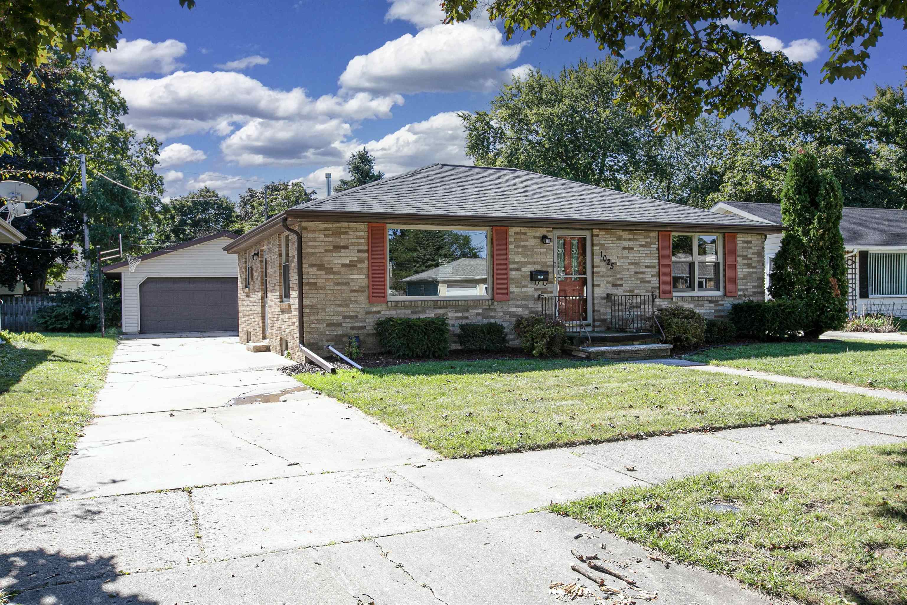 Property Photo:  1025 E Marquette Street  WI 54911 