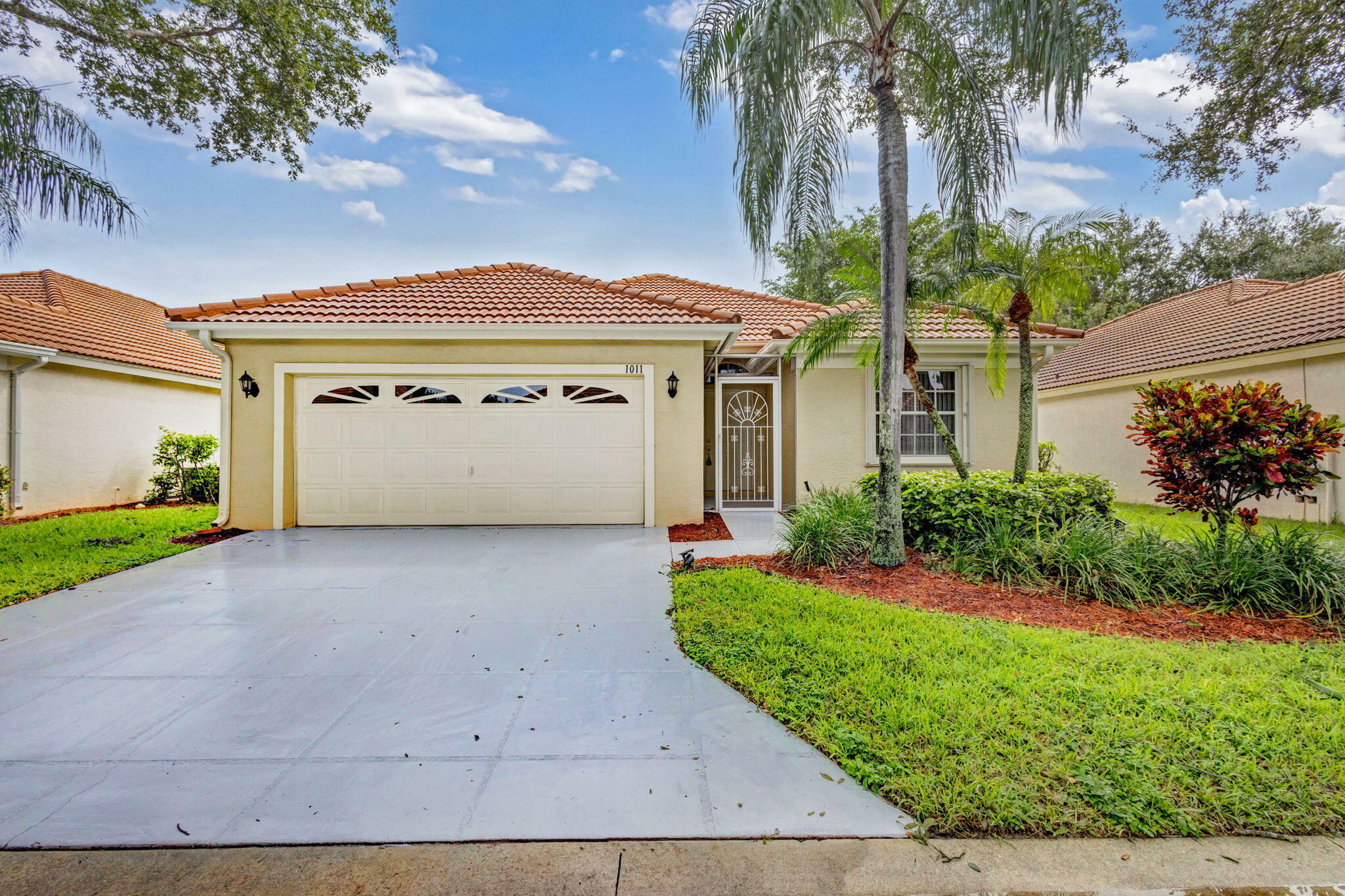 Property Photo:  1011 Aspri Way  FL 33418 