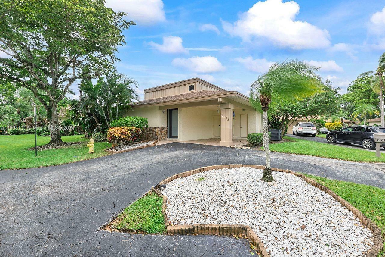 Property Photo:  8102 Silver Palm Ct 18  FL 33321 