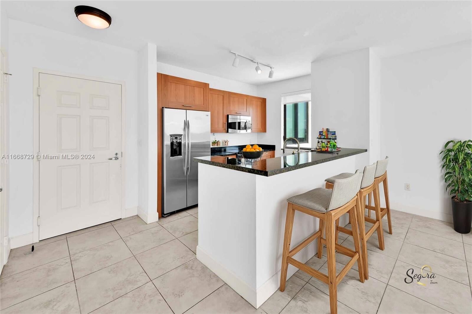 Property Photo:  1300 Ponce De Leon Blvd 1001  FL 33134 