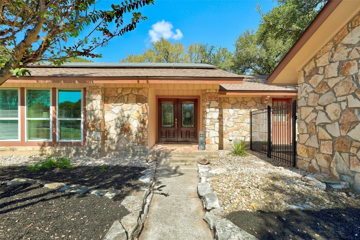 Property Photo:  203 Sinuso Drive  TX 78628 