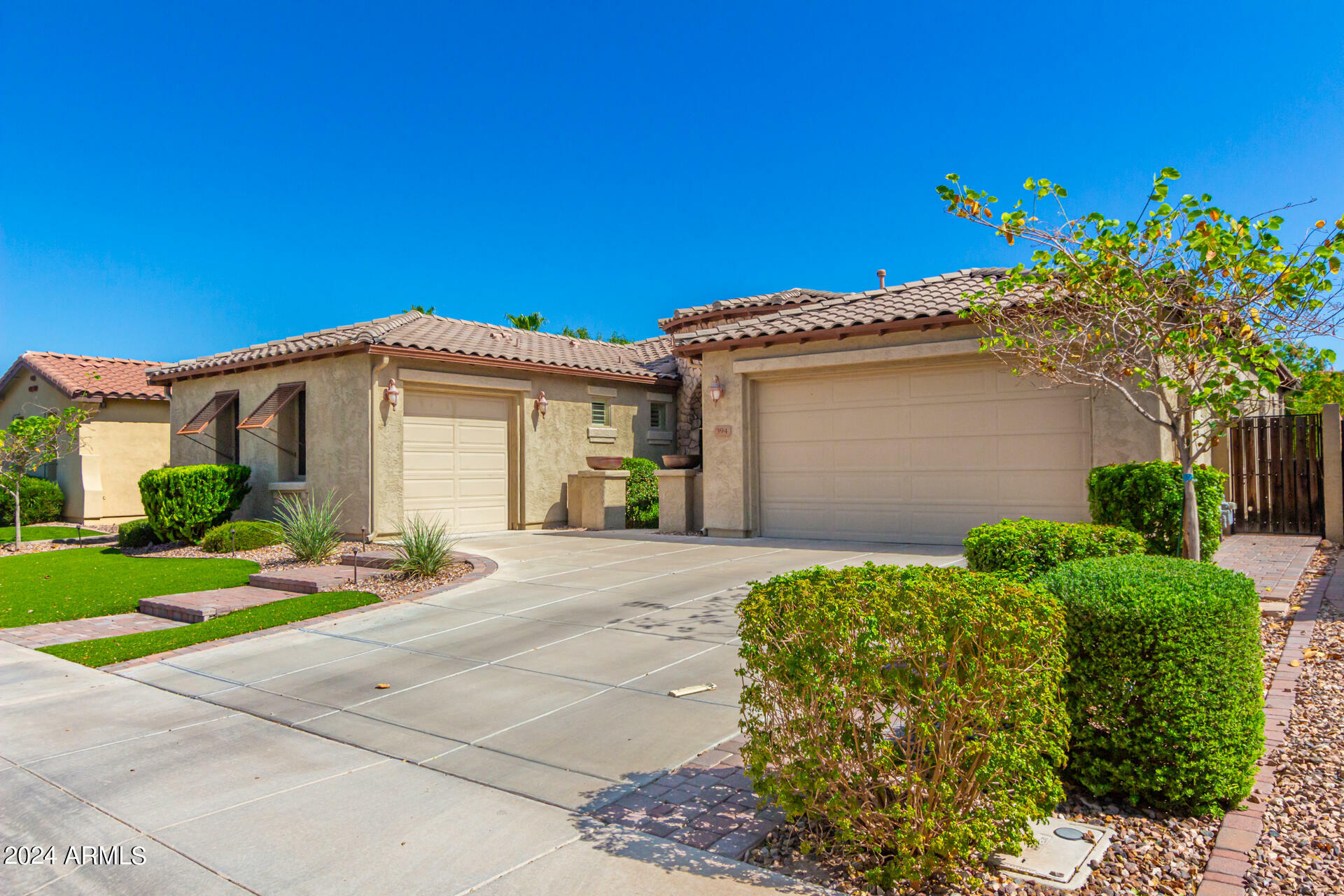 Property Photo:  394 W Azalea Drive  AZ 85248 