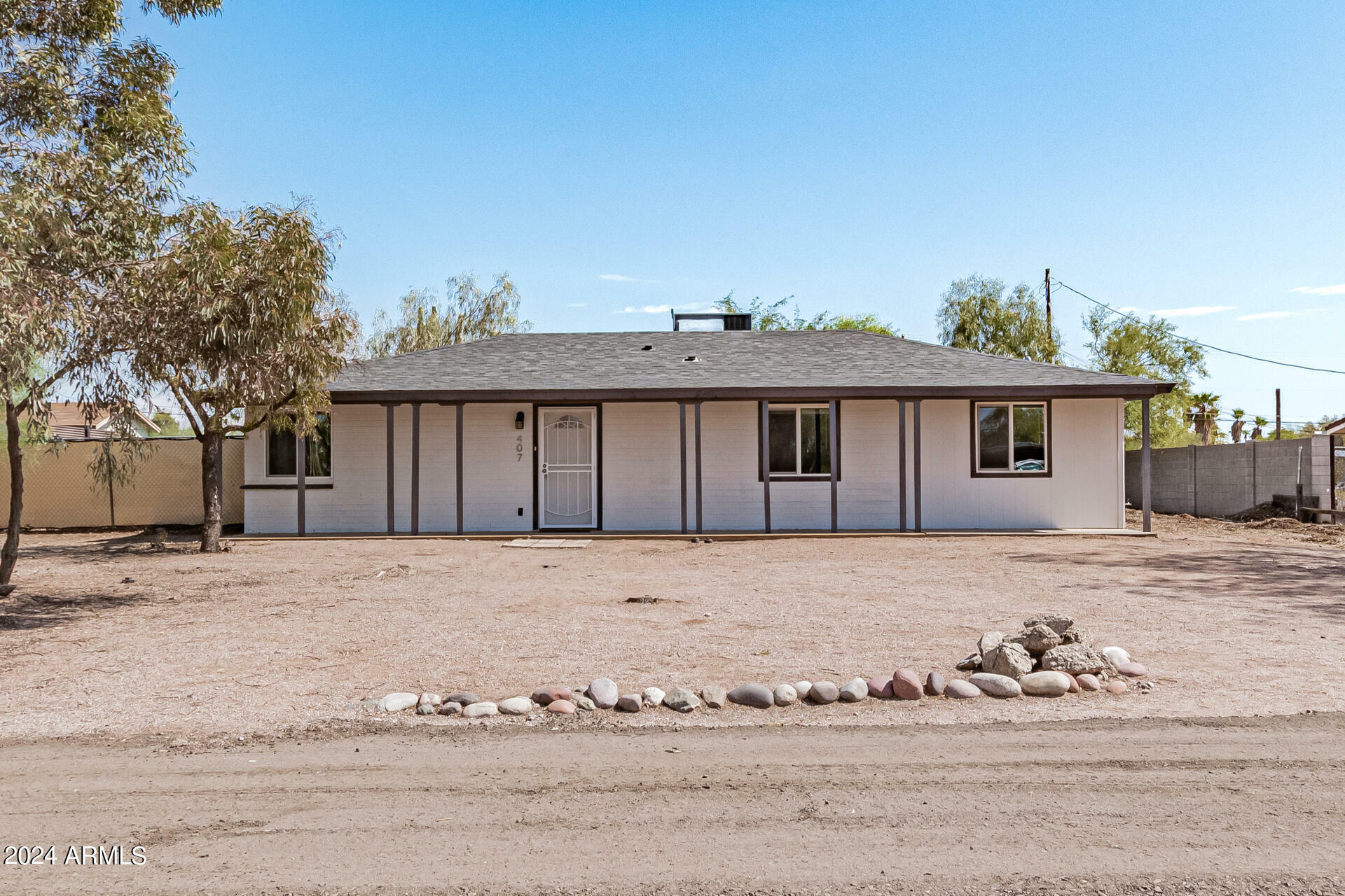 Property Photo:  407 N Thunderbird Drive  AZ 85120 