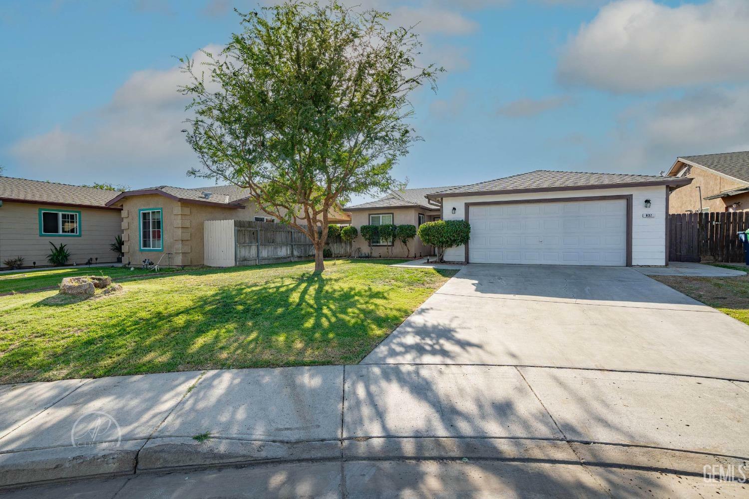 Property Photo:  837 Juanita Street  CA 93263 