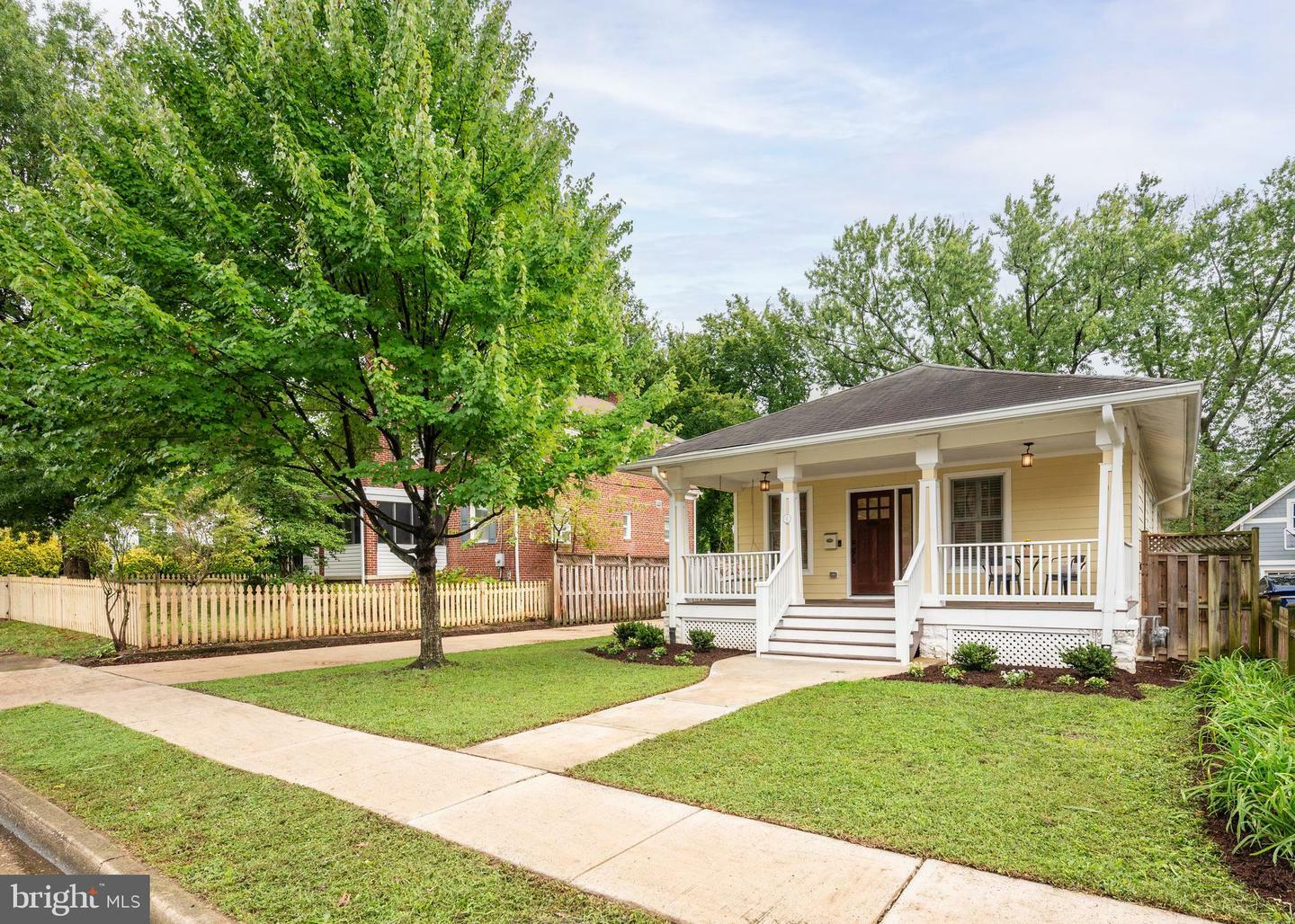 Property Photo:  4 W Luray Avenue  VA 22301 