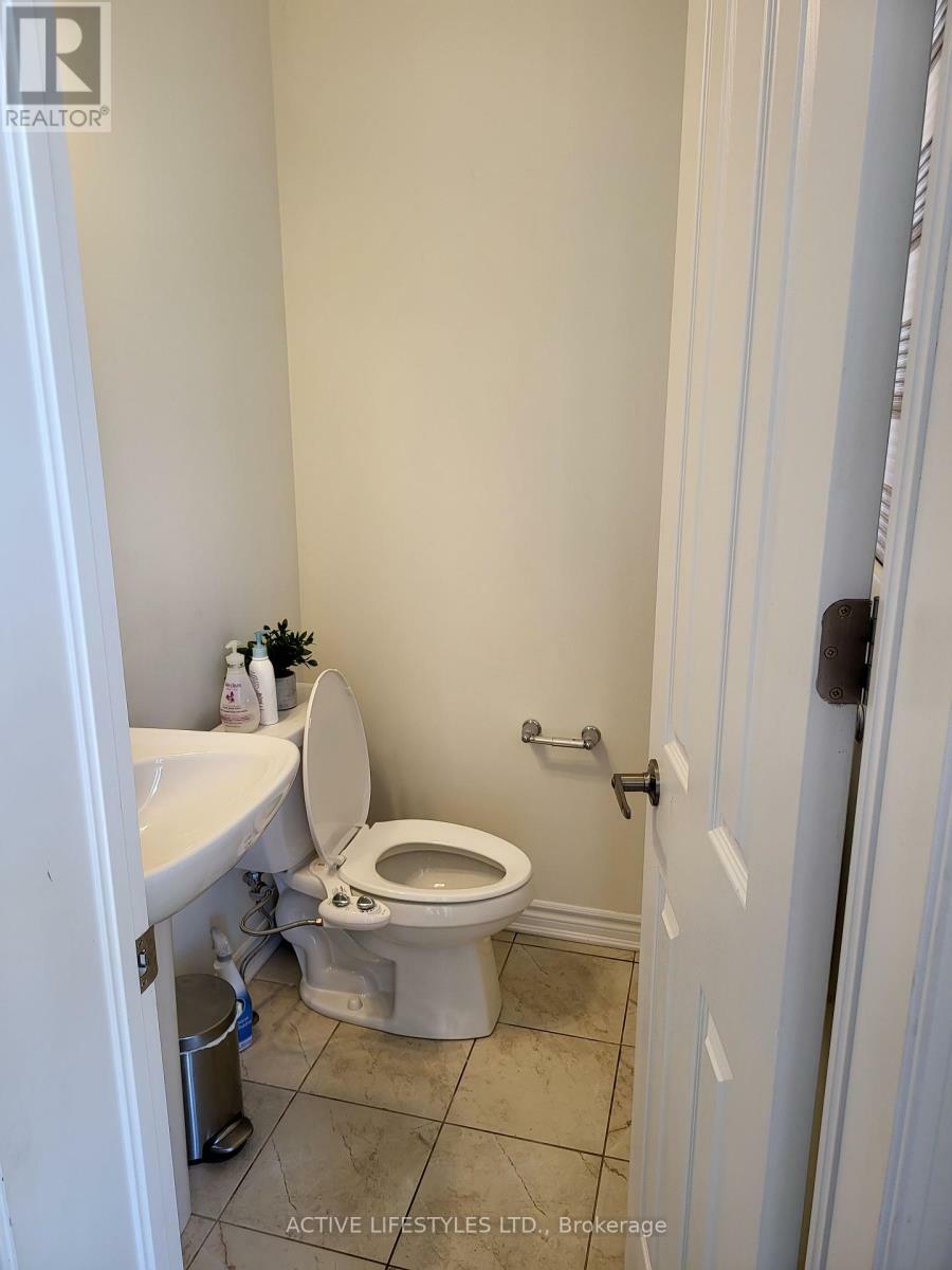 Property Photo:  725 Kennedy Circle West  ON L9T 2X5 