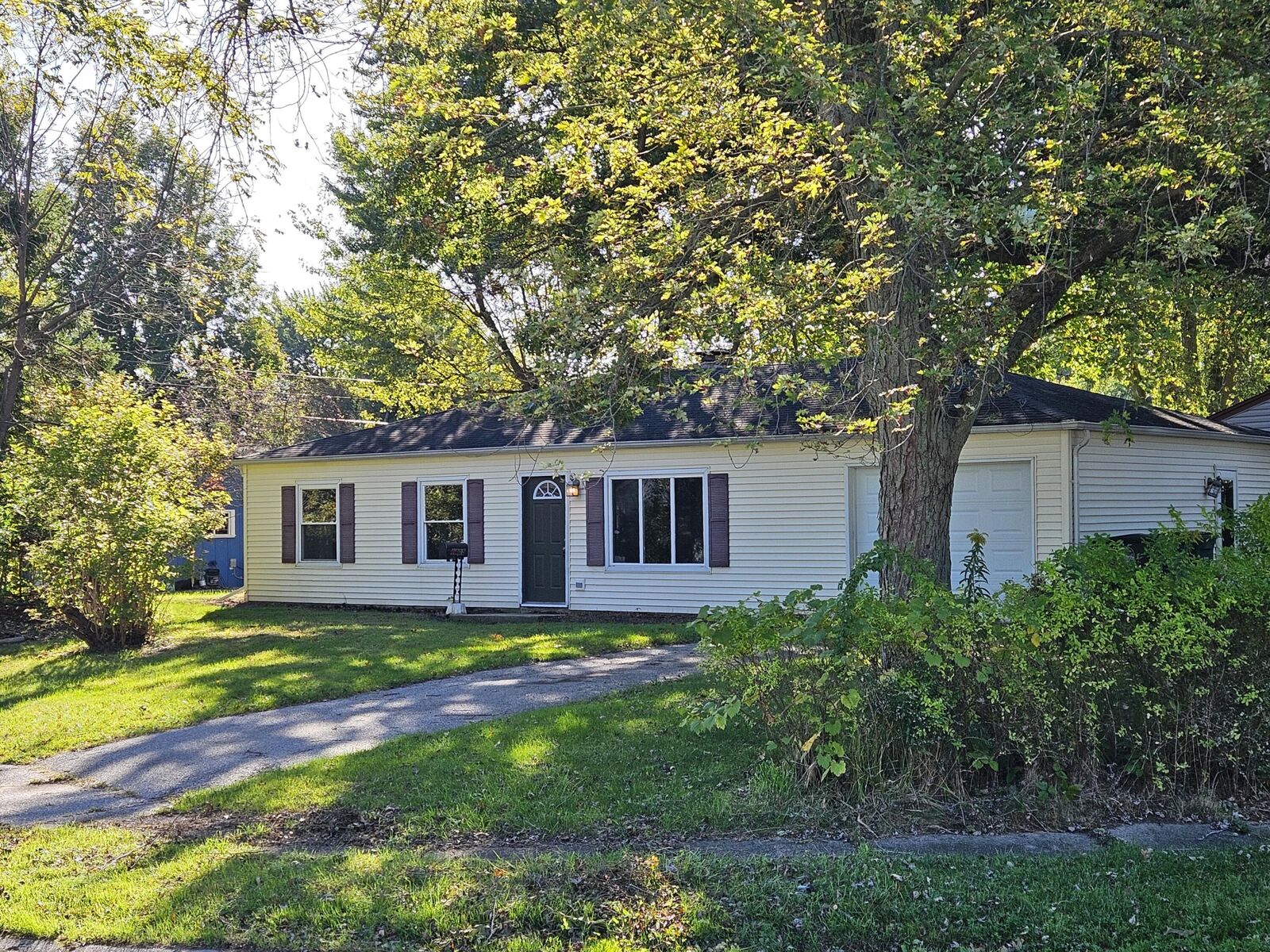 Property Photo: 1405 E 33rd Avenue IN 46342