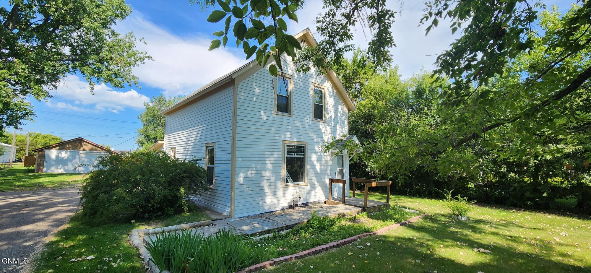 Property Photo: 401 Summit Street ND 58576