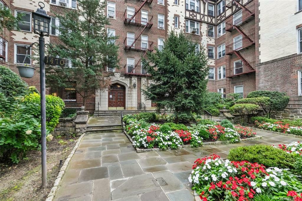 Property Photo:  1470 Midland Avenue 3P  NY 10708 