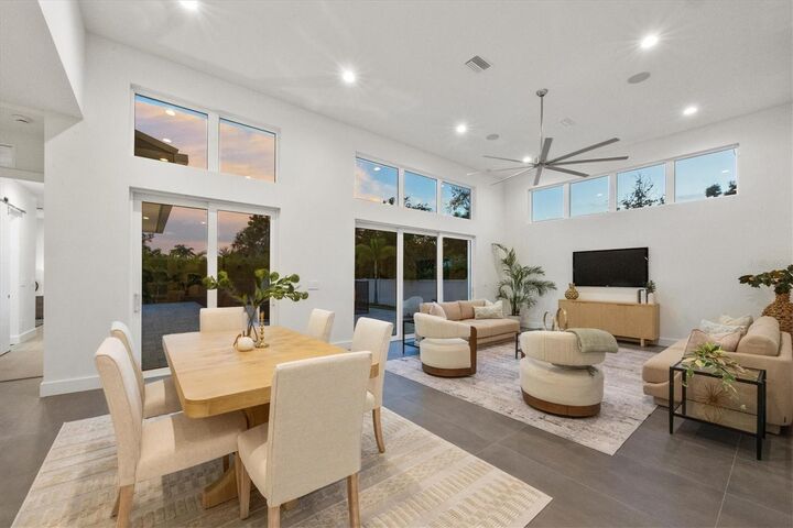 Property Photo:  2234 Hibiscus Street  FL 34239 