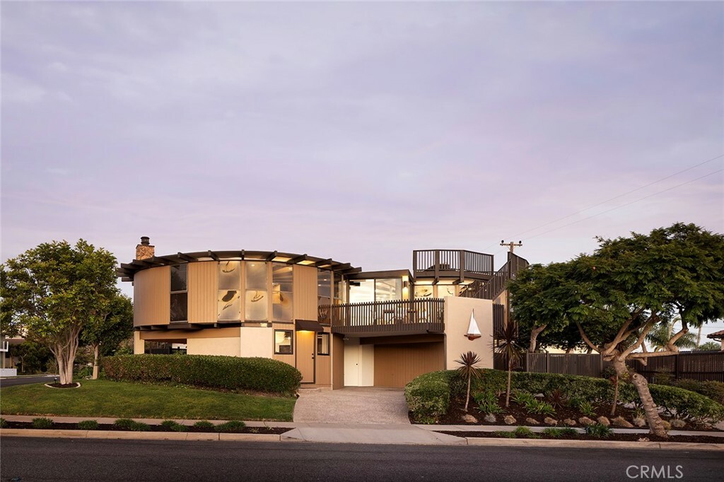 Property Photo: 1600 Catalina Avenue CA 90740