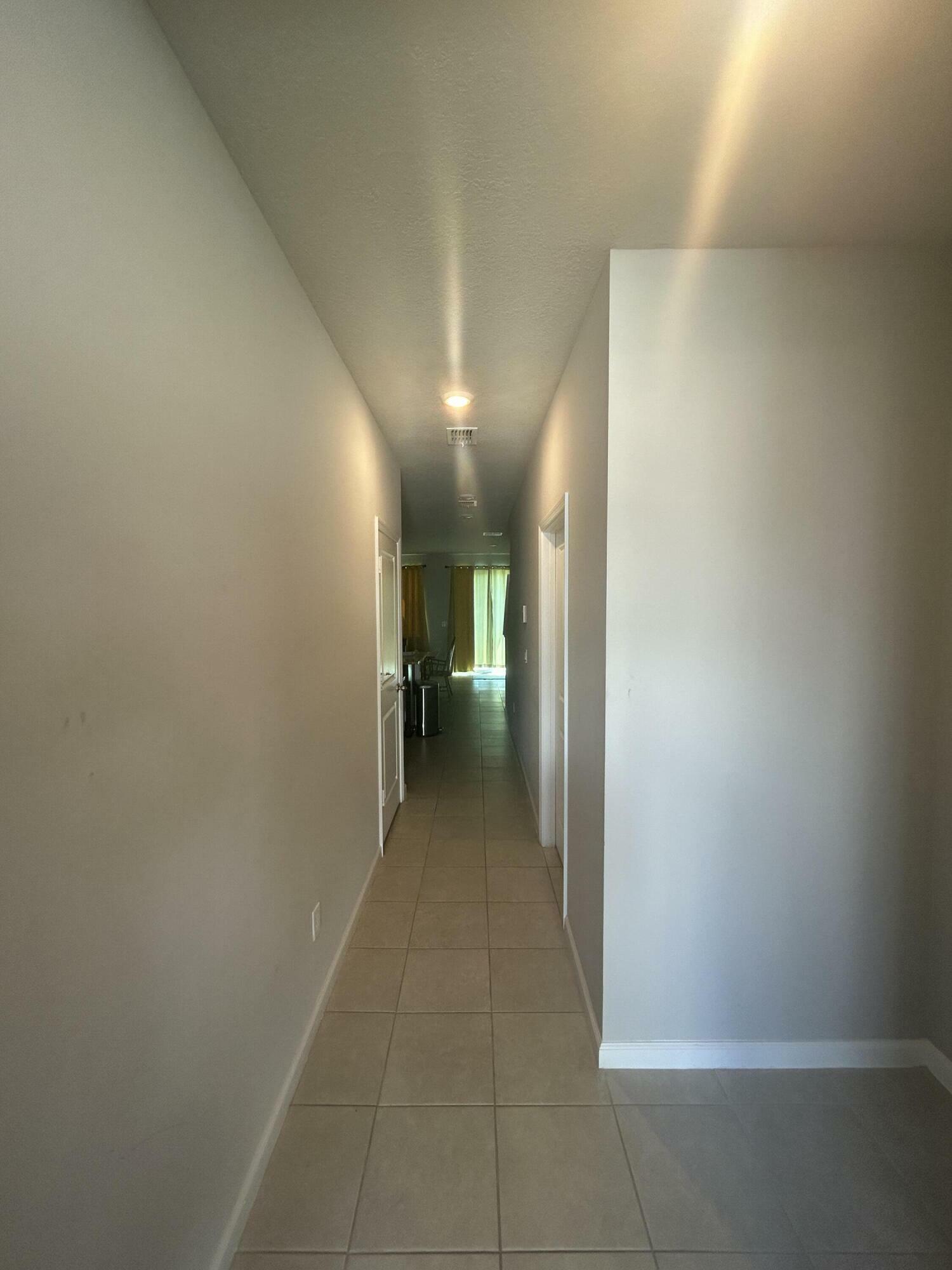 Property Photo:  5630 N Enclave Dr  FL 33407 