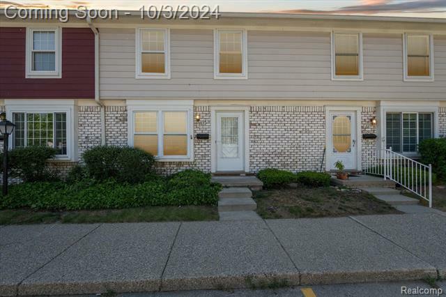 Property Photo:  2894 Seaton Circuit W  MI 48091 