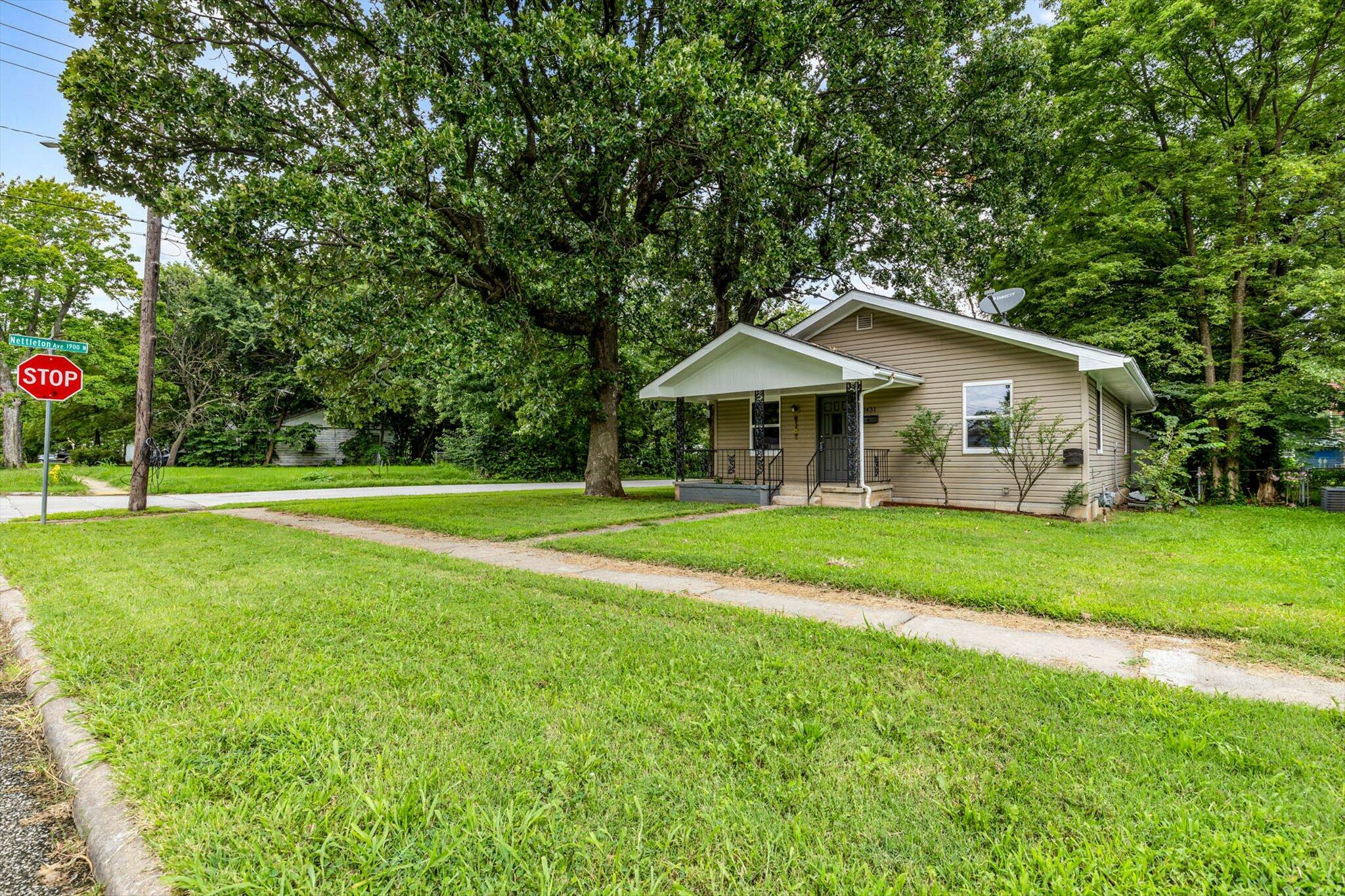 Property Photo:  1431 W Thoman Street  MO 65803 