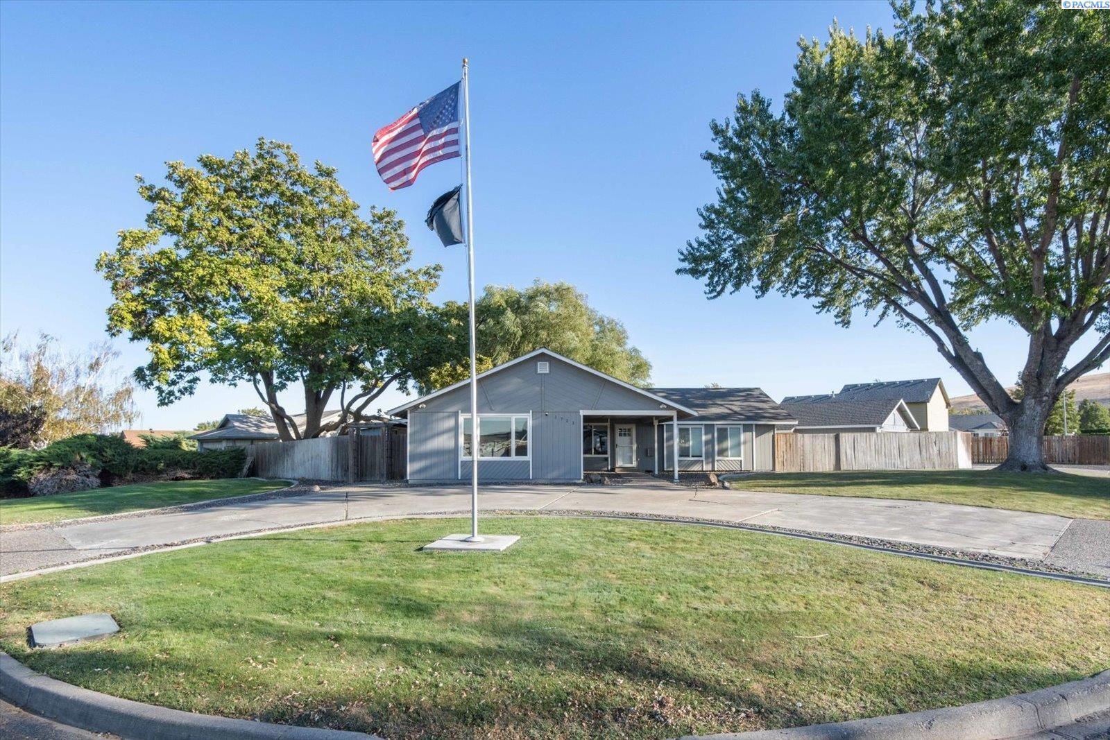 Property Photo: 1723 W 38th Pl WA 99337