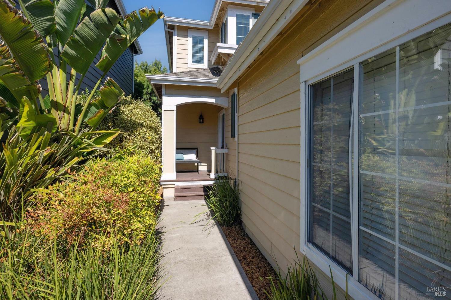 Property Photo:  2076 Easton Drive  CA 94952 