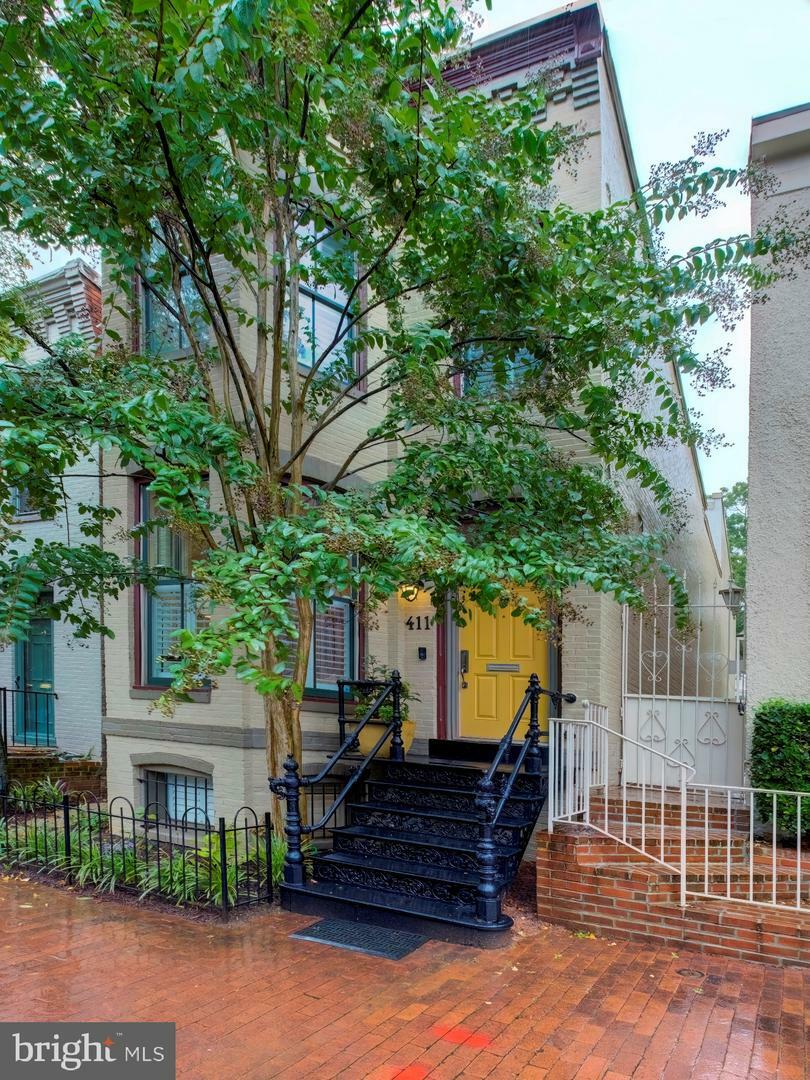 Property Photo:  411 11th Street SE  DC 20003 