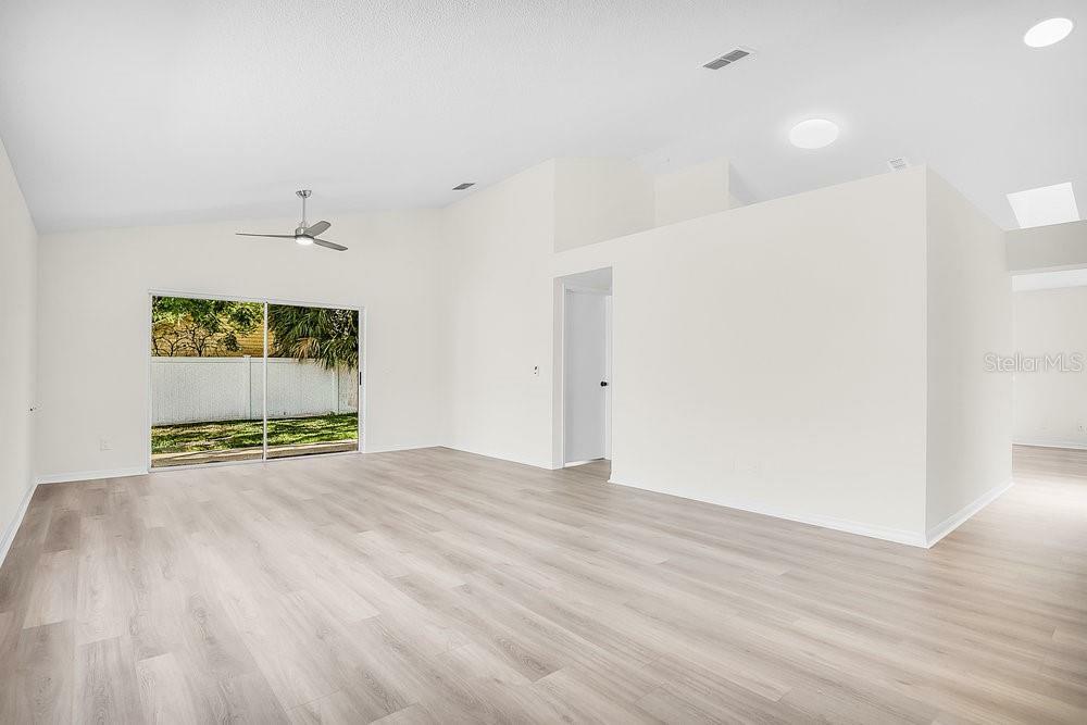 Property Photo:  907 Rivecon Avenue  FL 32825 