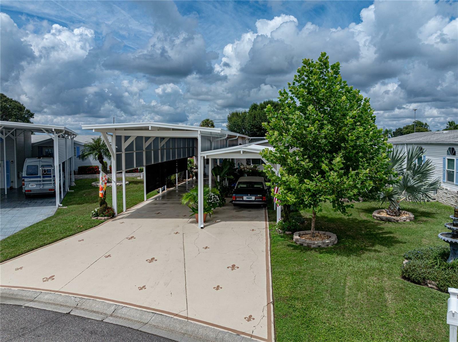 Property Photo: 5118 Island View Circle N FL 33868