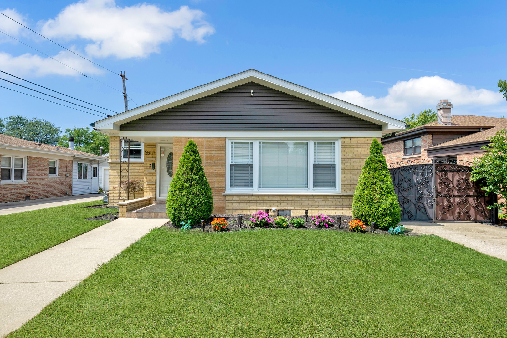 Property Photo:  9928 Maple Avenue  IL 60453 