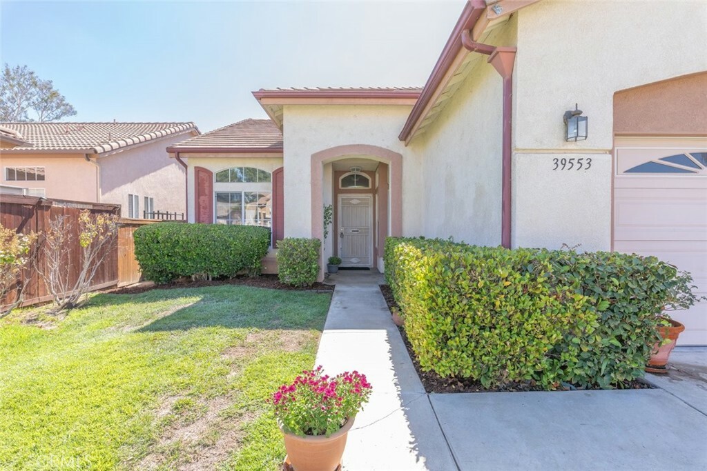 Property Photo:  39553 Bonaire Way  CA 92563 