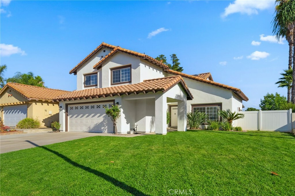 Property Photo:  40108 Avenida Venida  CA 92562 