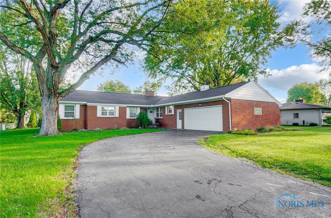 1032 Breezewood Court  Findlay OH 45840 photo