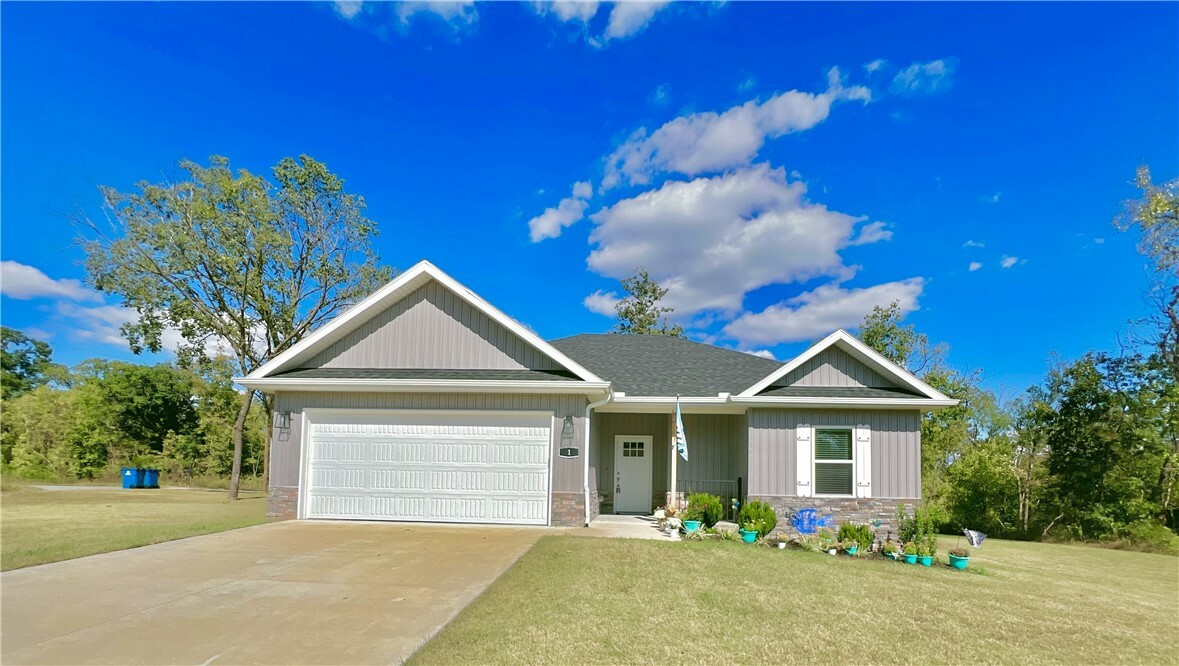 Property Photo:  1 Lockhart Place  AR 72715 