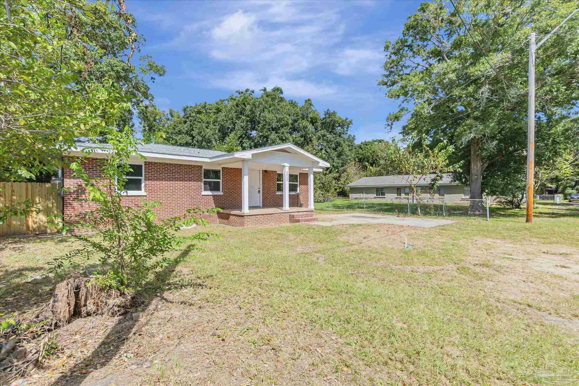 Property Photo:  2822 W Yonge St  FL 32505 