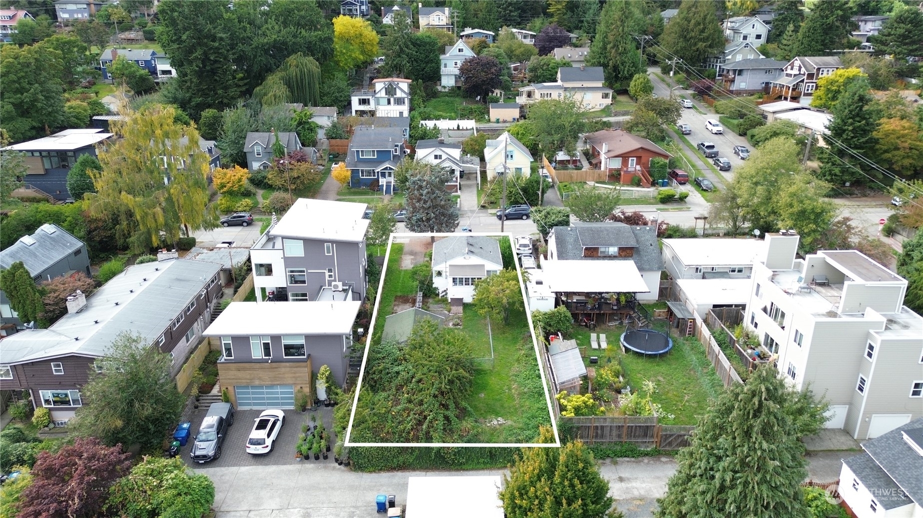 Property Photo:  2846 22nd Avenue W  WA 98199 