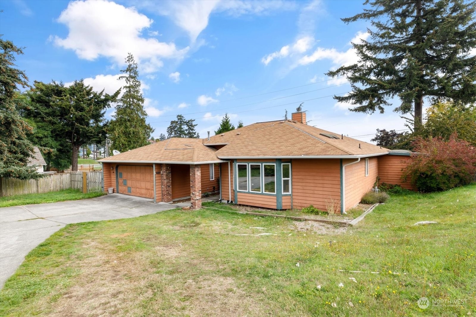 Property Photo:  1013 Oakmont Lane  WA 98277 